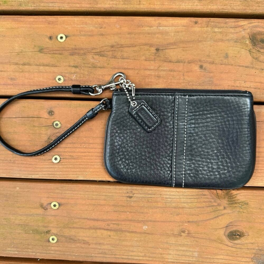 Coach Black Leather Wristlet – Zip Top – Classic Style